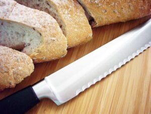 advantages of a serrated bread knife
